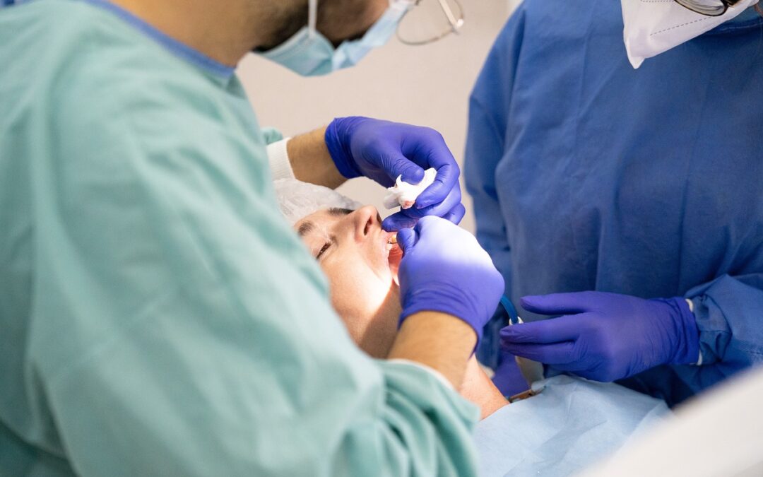 Détartrage ou blanchiment dentaire : quelle procédure choisir?