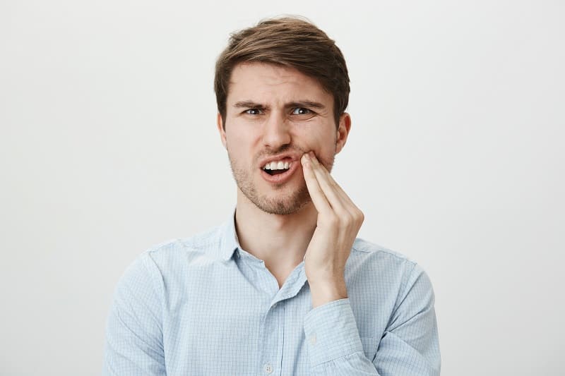 Dent qui explose : Causes, Solutions et Traitements Abordables en Hongrie