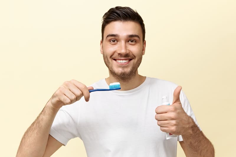 Comment garder les dents blanches ? Guide Complet par France Dental Clinique